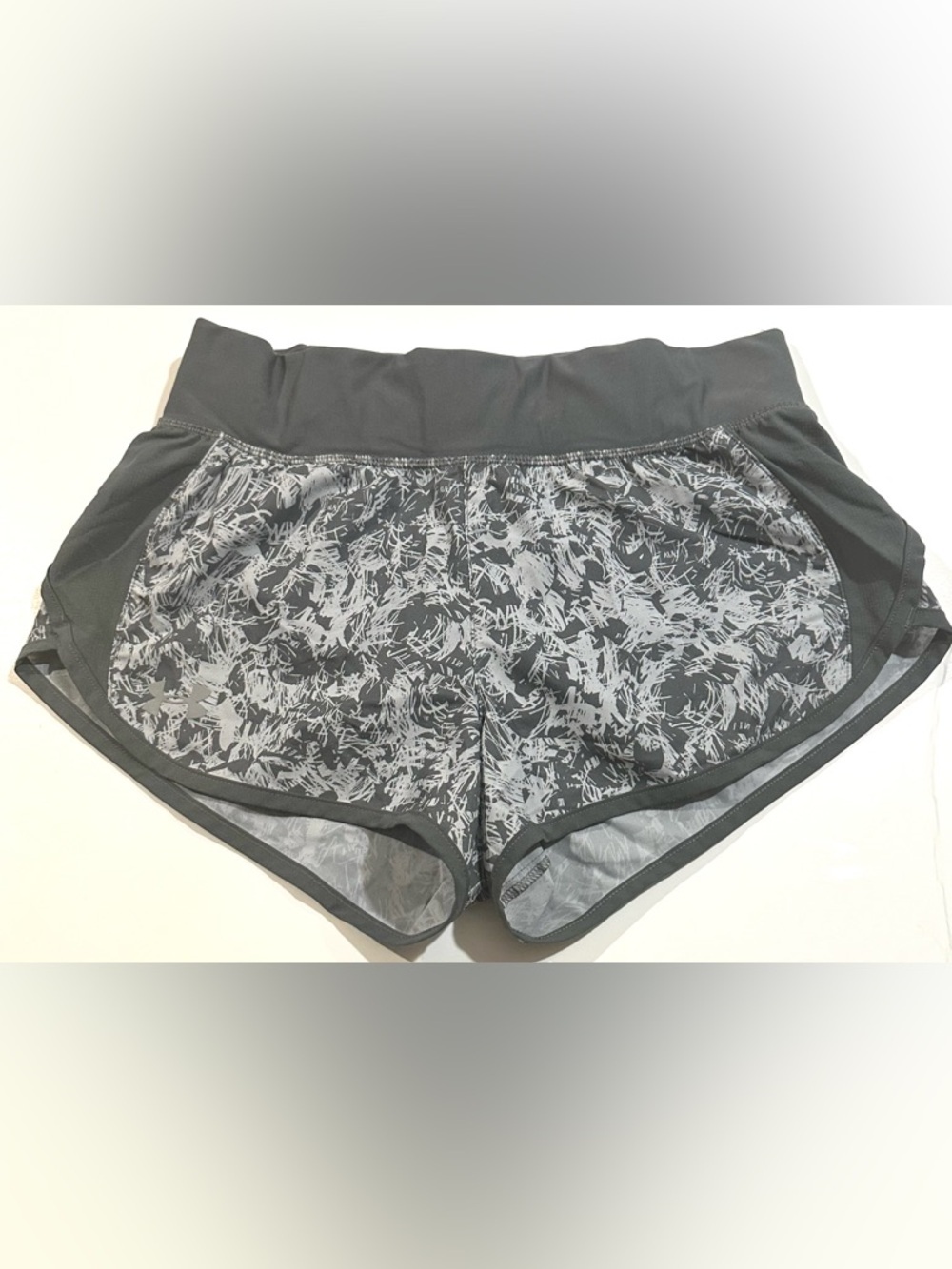 Under Armour Launch Printed Womens Shorts Grey Speedpocket HeatGear Running